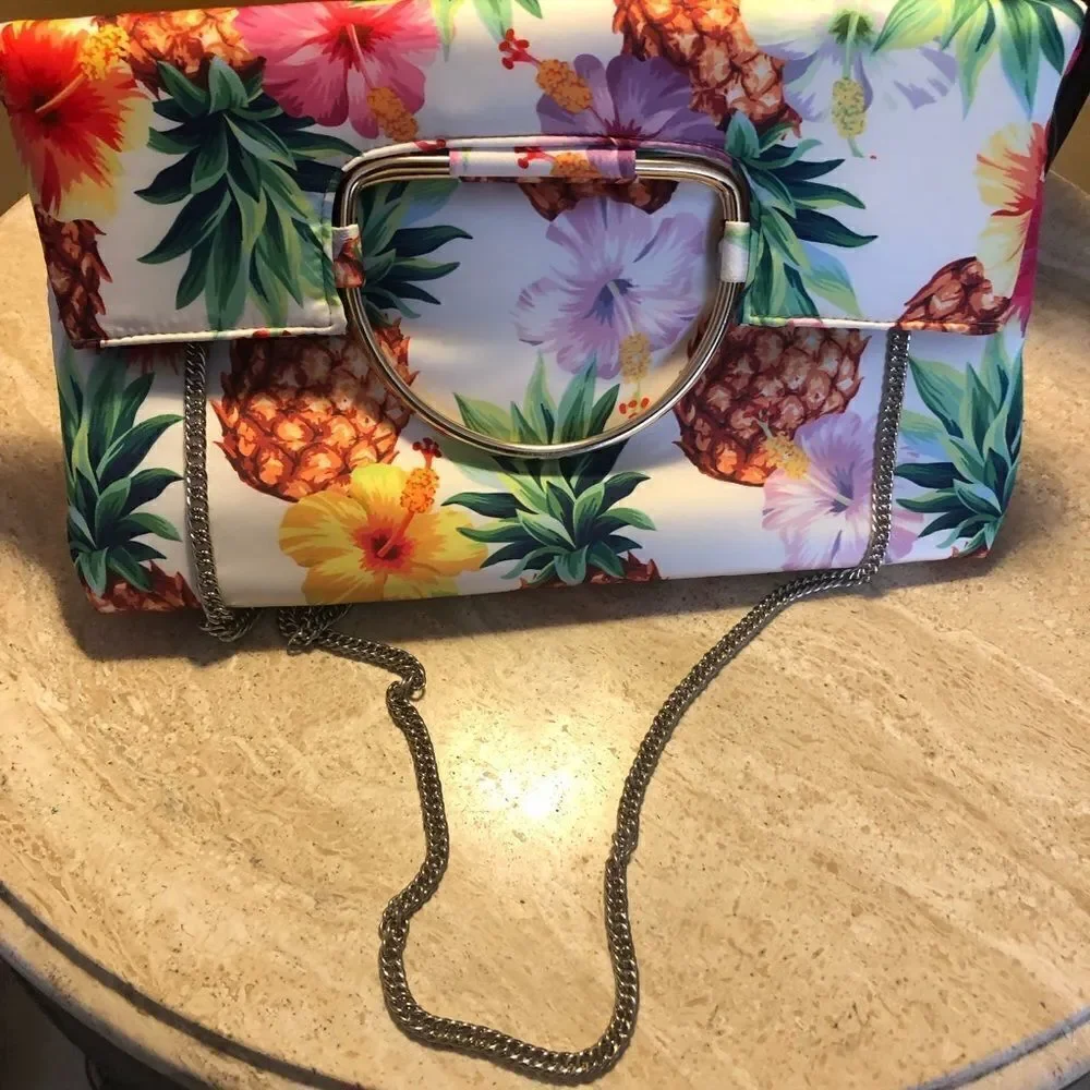 𝅺🌺host PICK🌺Floral/pineapple clutch/crossbody bag. NWOT